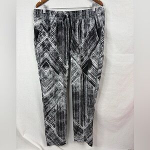 Lululemon Namaskar Pant II
Heat Wave White Black Jogger size 12, loose fit
